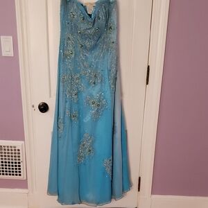 Elegant Blue Strapless Prom Dress